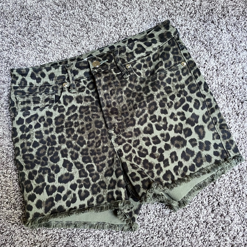 Good American short size 6 28 olive leopard print
